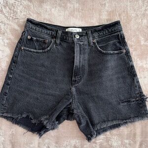 Abercrombie & Fitch High Rise Dad Short in Black with raw edges